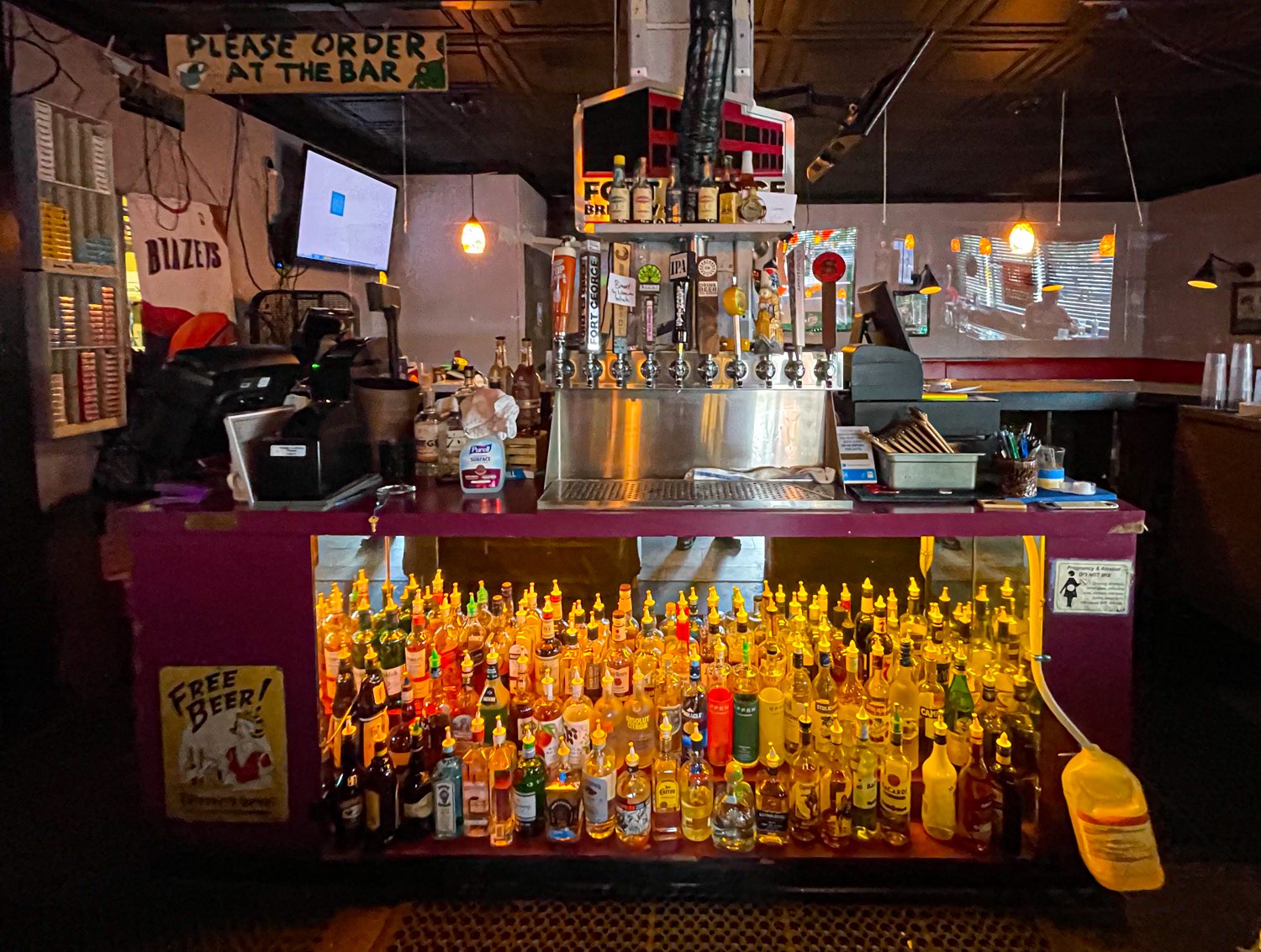 George’s Corner Tavern Portland Dive Bars Photos by Steven Shomler