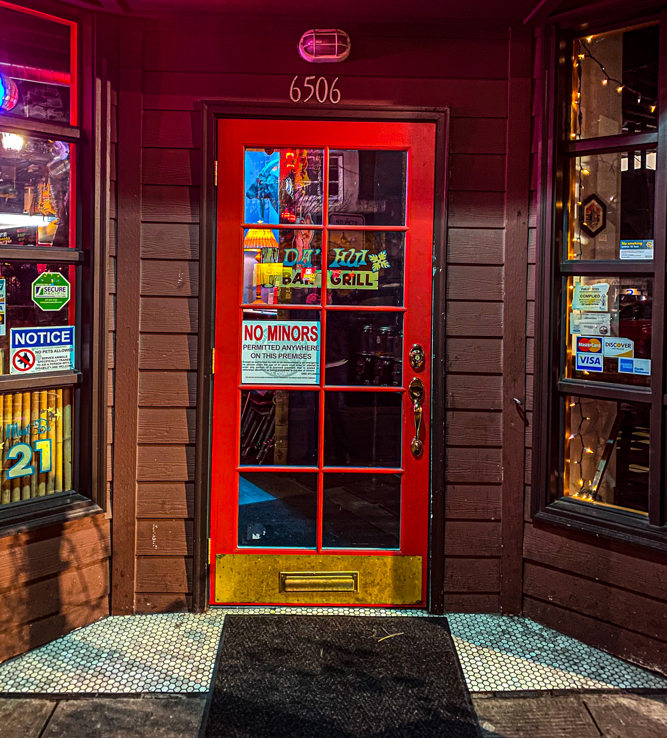 Da’ Hui Bar & Grill Portland Dive Bars Photo by Steven Shomler 