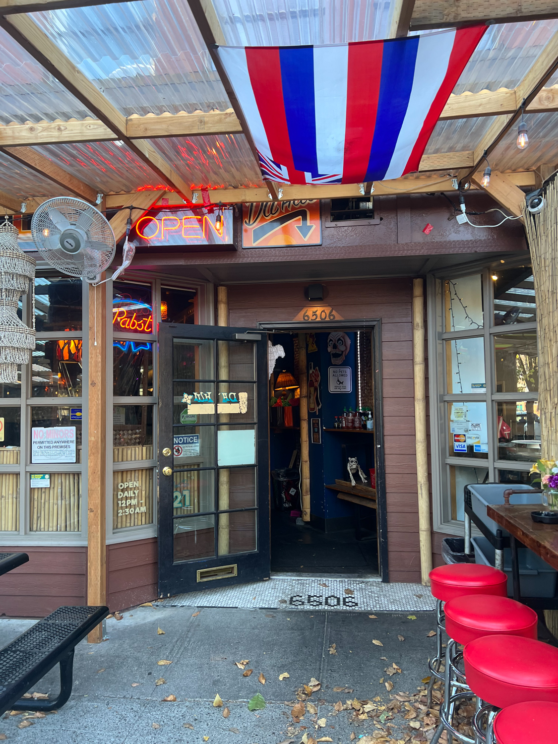 Da’ Hui Bar & Grill Portland Dive Bars Photo by Steven Shomler 