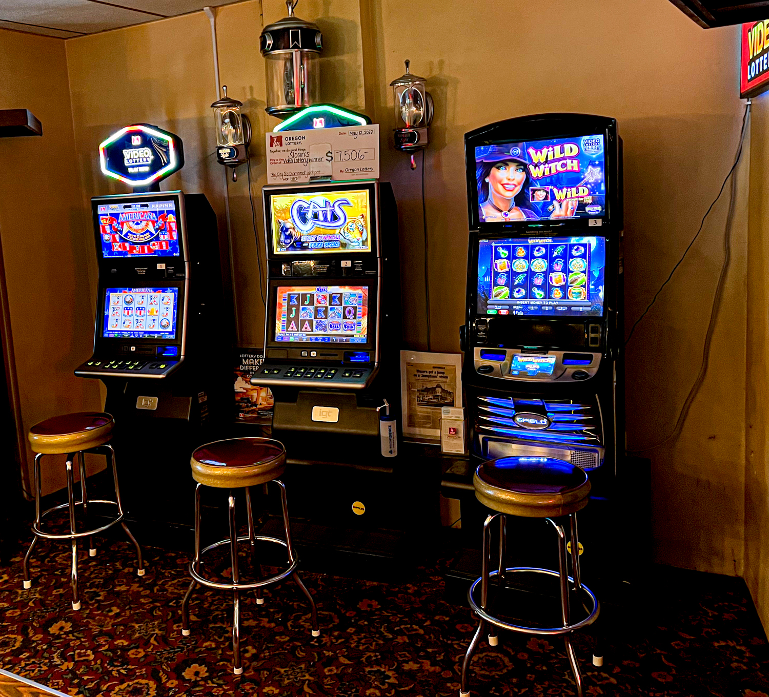 Sloan's Tavern Portland Dive Bars Photos by Steven Shomler